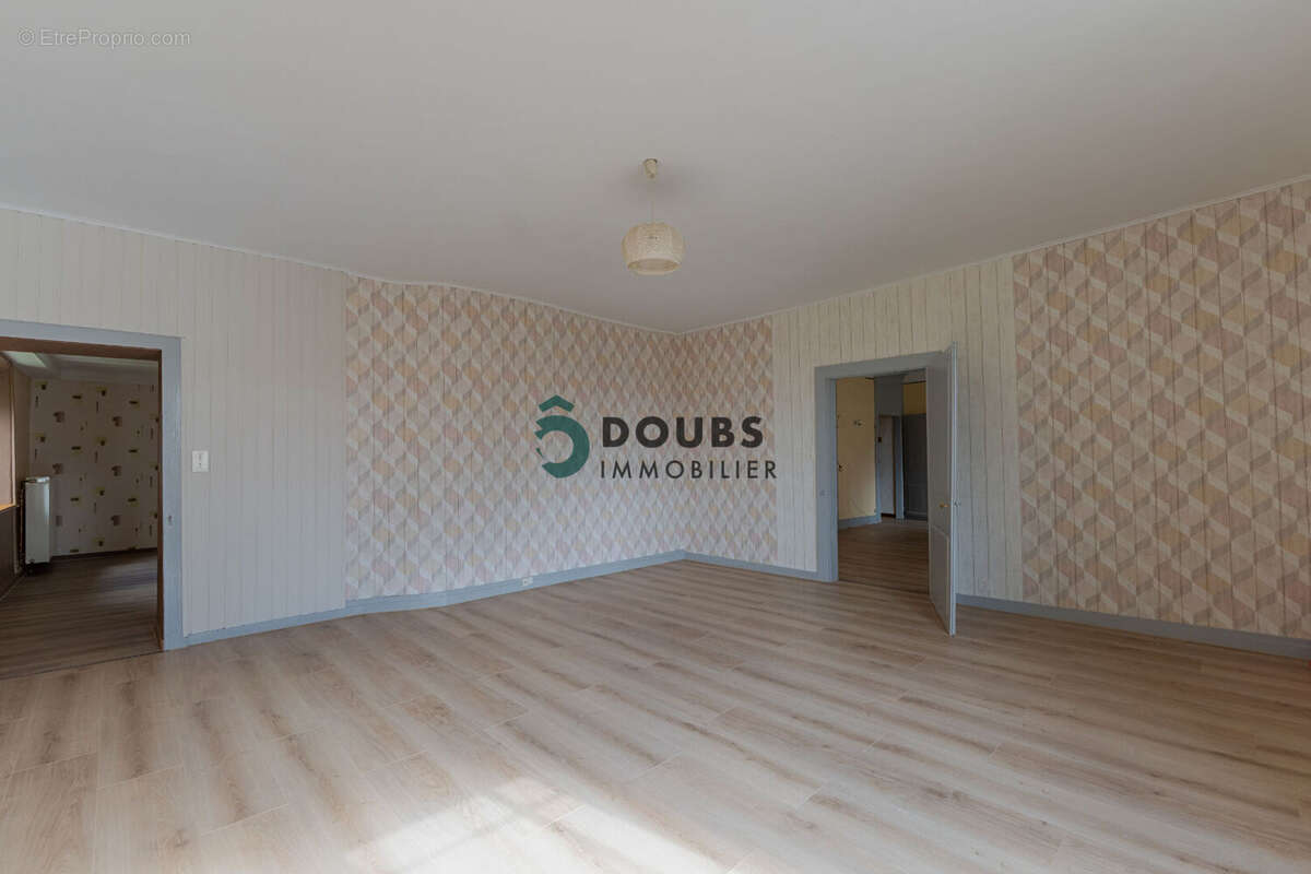 Appartement à ORCHAMPS-VENNES