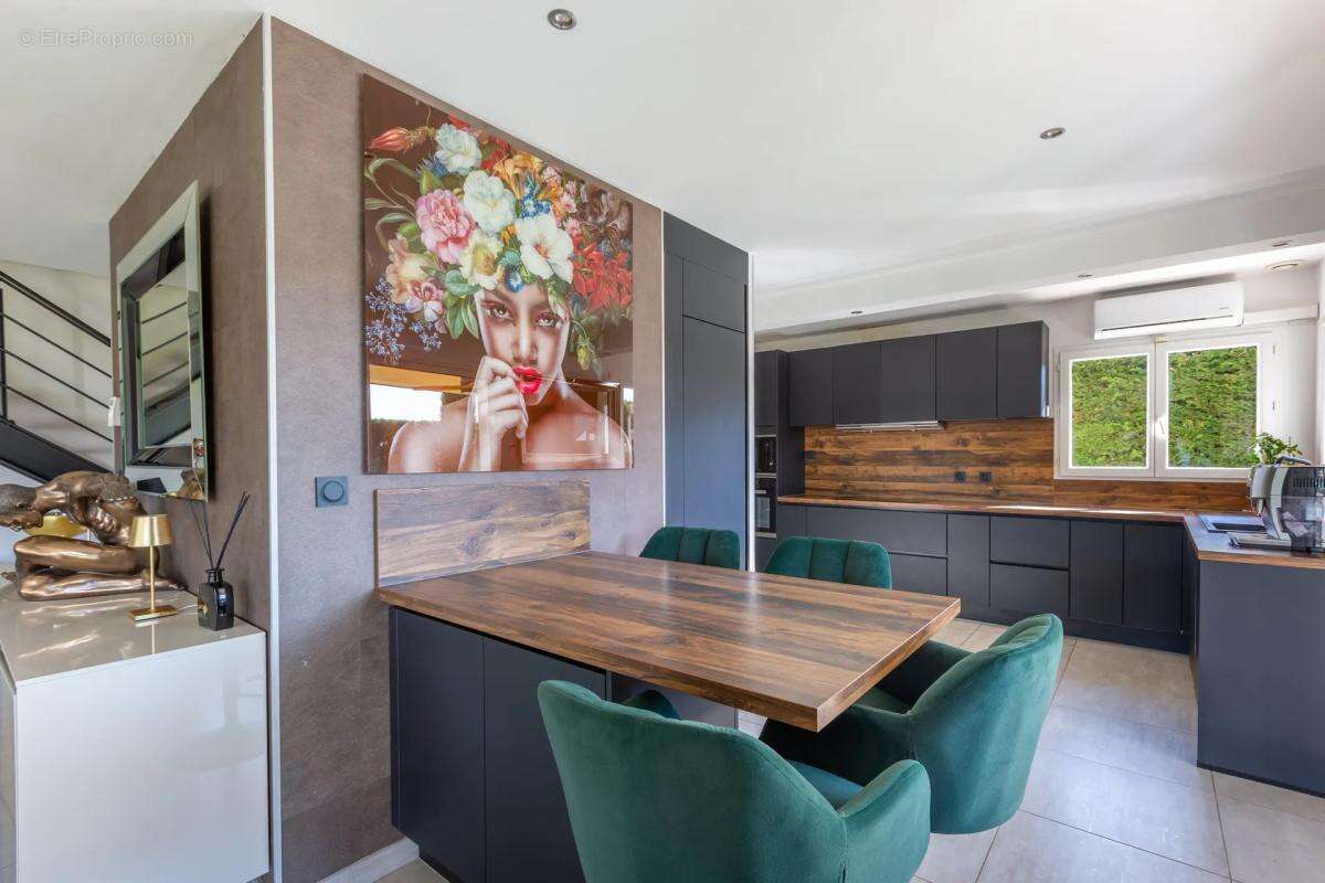 Maison à SAINT-BONNET-DE-MURE