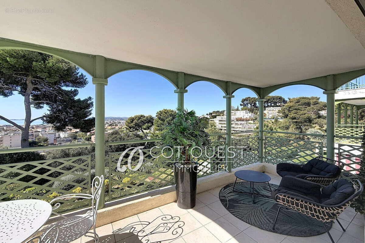 Appartement à SAINT-LAURENT-DU-VAR