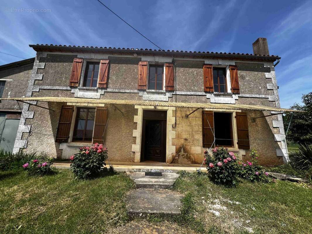 Maison à CHASSENEUIL-SUR-BONNIEURE