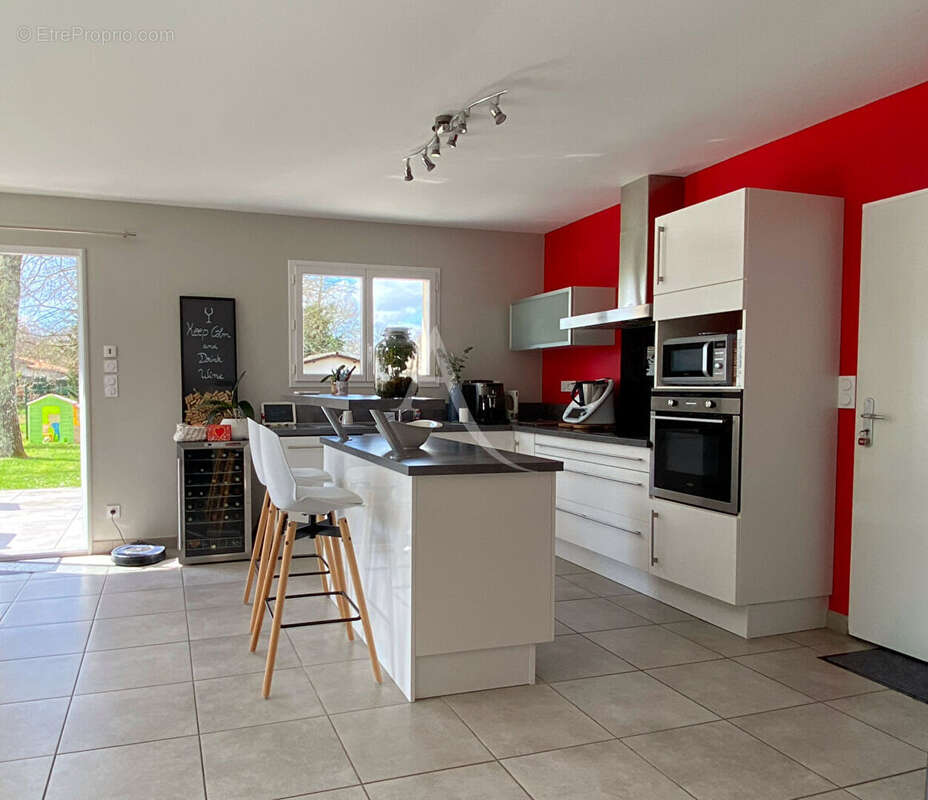 Maison à SAINT-JEAN-D'ILLAC