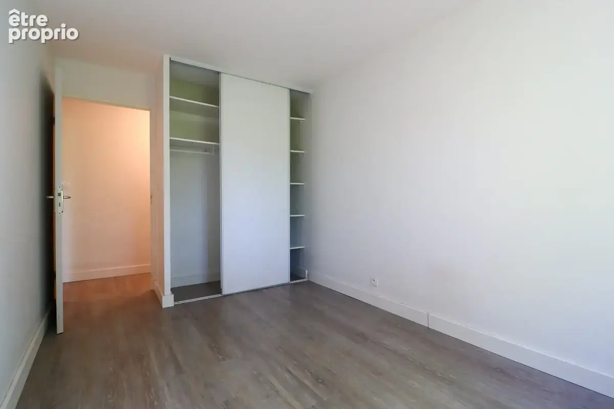APPARTEMENT T4 - 3 Chambres - 2 balcons - 2 parkings - Aucun travaux - Piscine - Au calme - photo 9