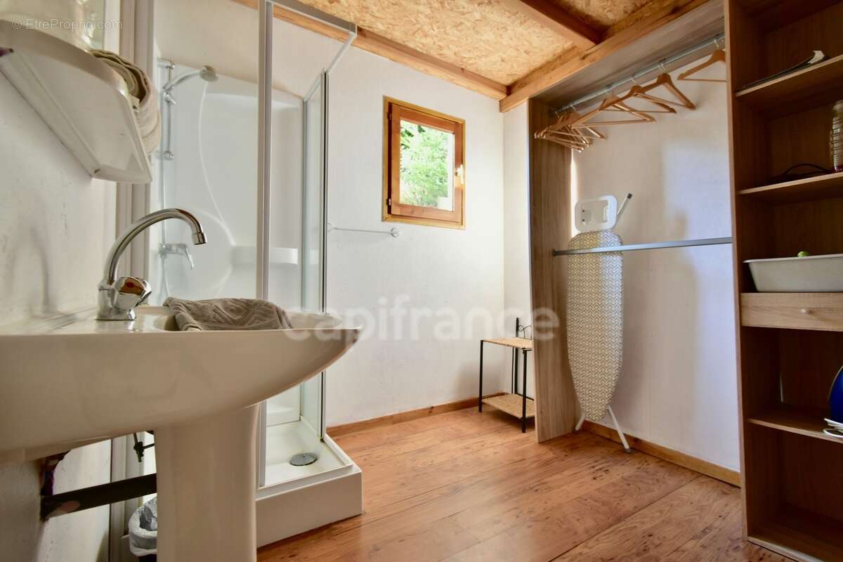 Dpt Corse (20), à vendre EVISA, propriété avec six chalets en bois, terrasse vue panoramique, piscine, parking - photo 12