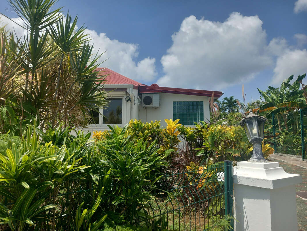 Maison à BAIE-MAHAULT