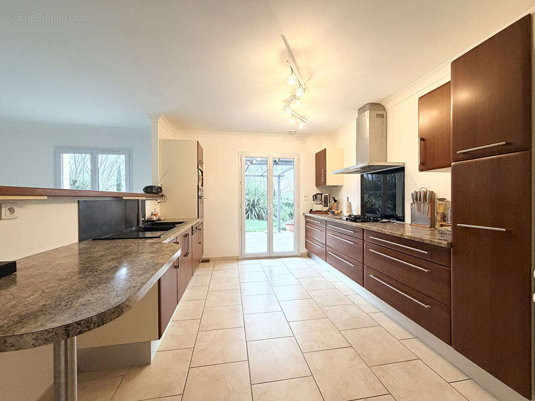 Maison à SAINT-PIERRE-DE-LAGES