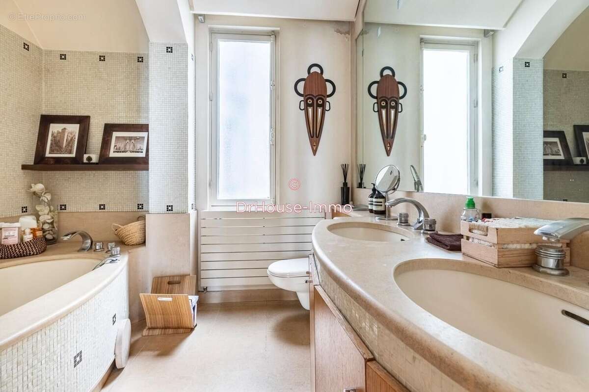 Appartement à PARIS-17E