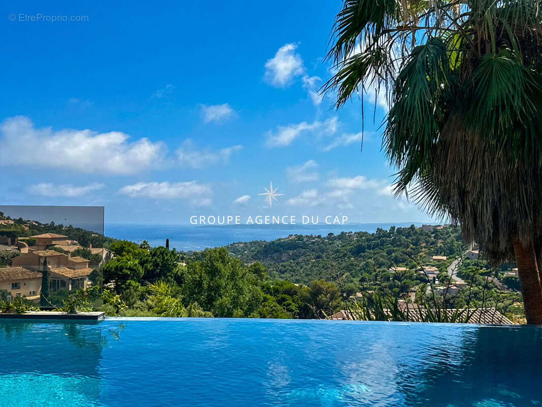 A vendre villa contemporaine vue mer piscine pool house chambres en suite les issambres - photo 3