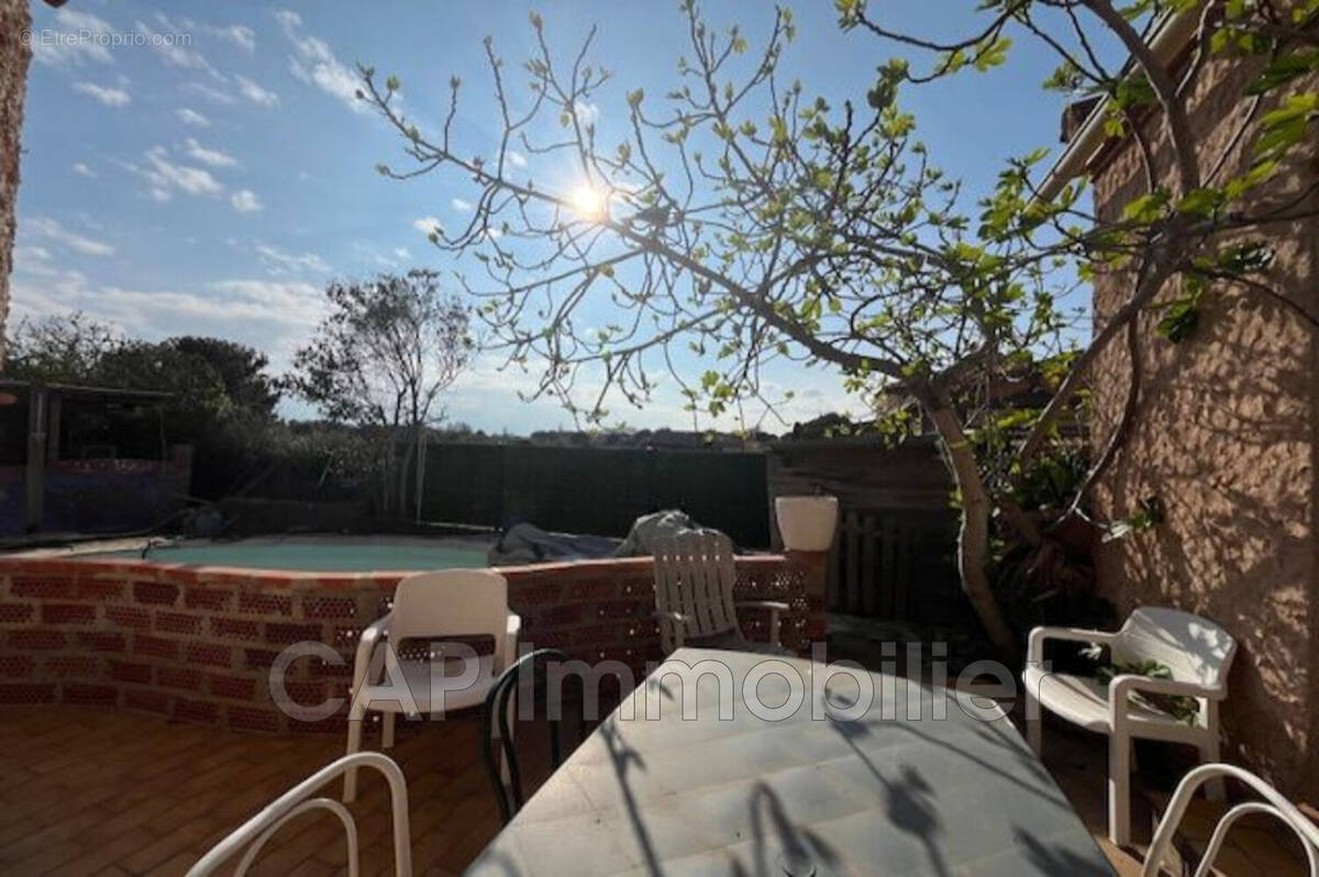 Maison à SAINT-LAURENT-DE-LA-SALANQUE