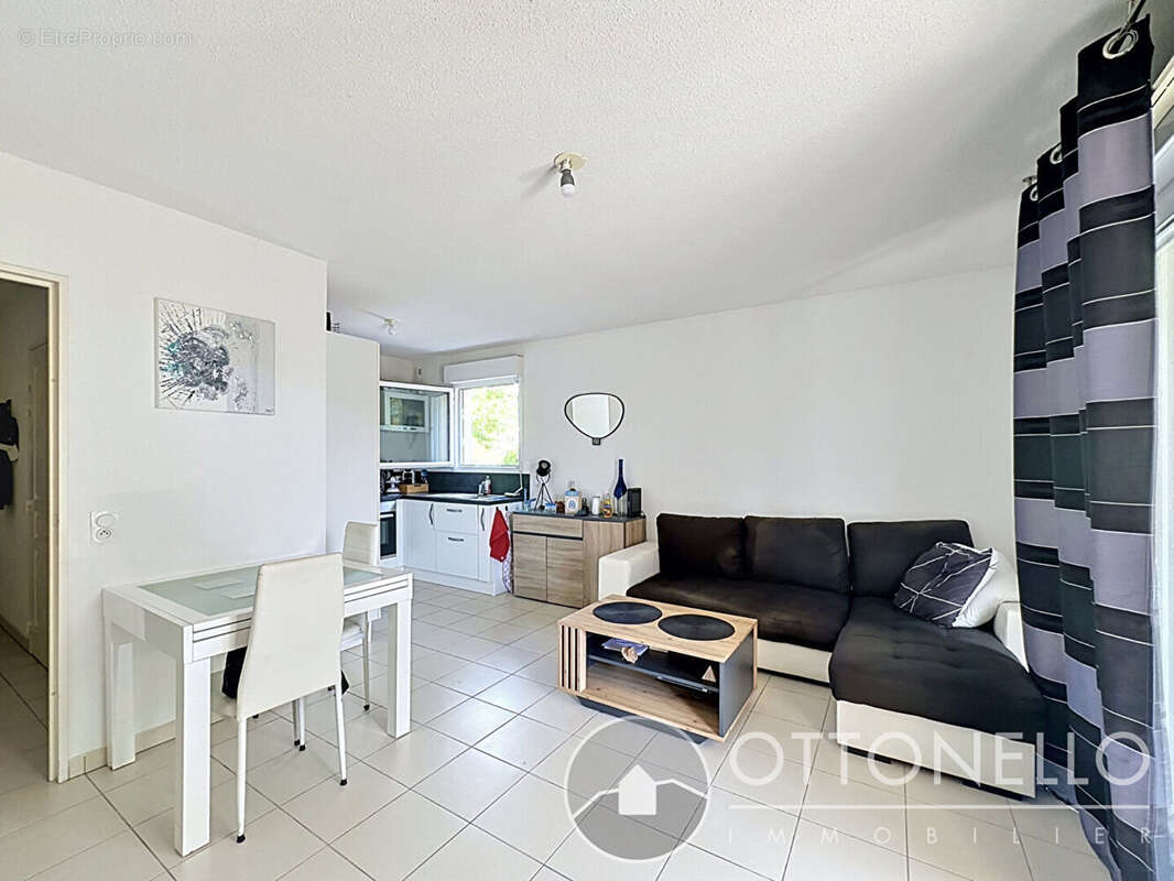 Appartement à ROQUEBRUNE-SUR-ARGENS