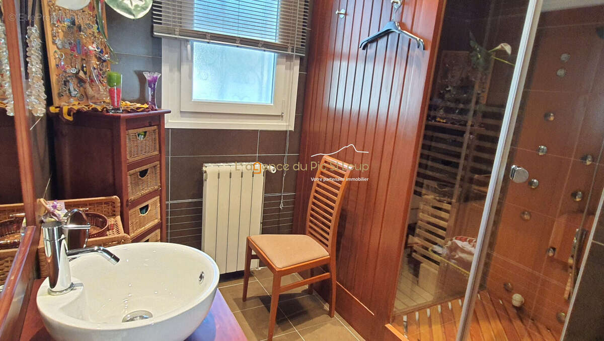 SALLE D&#039;EAU EN RDC AVEC SAUNA - Maison à SAINT-GELY-DU-FESC