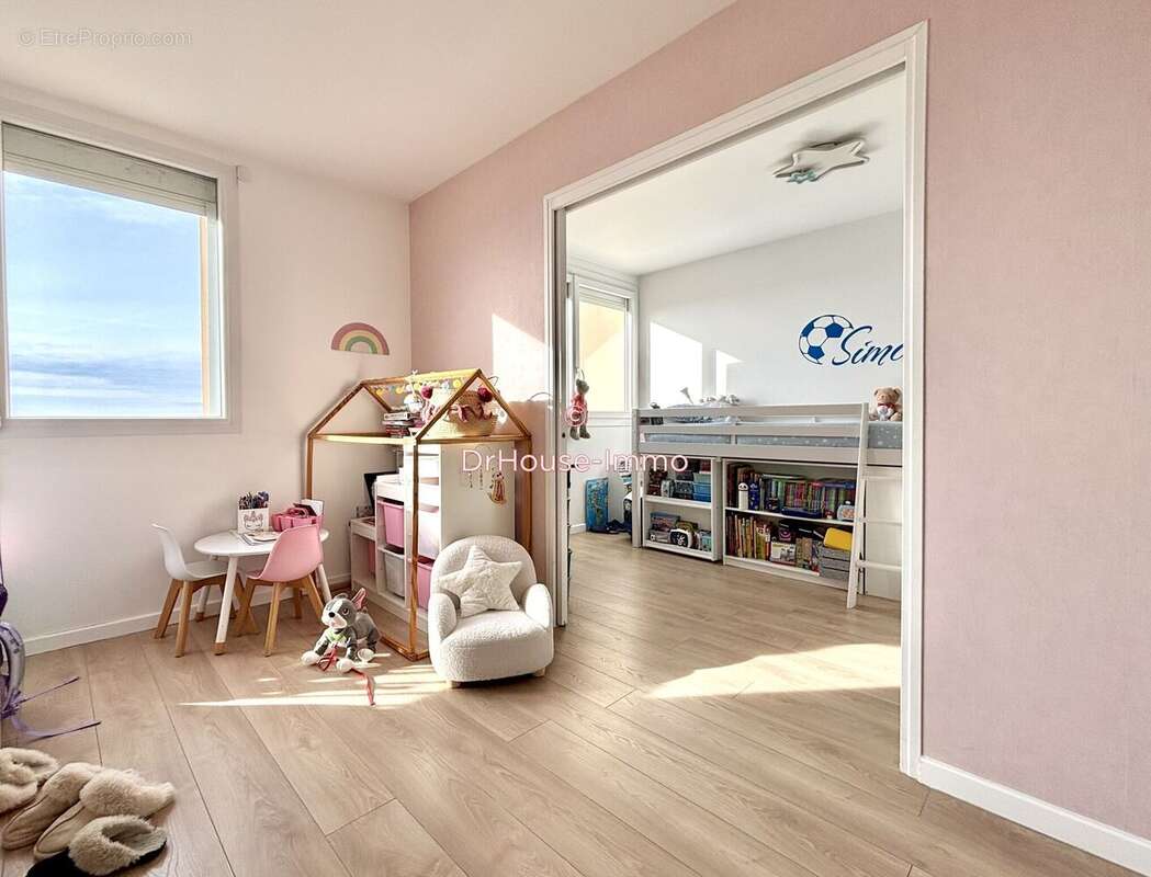 Appartement à LES LILAS