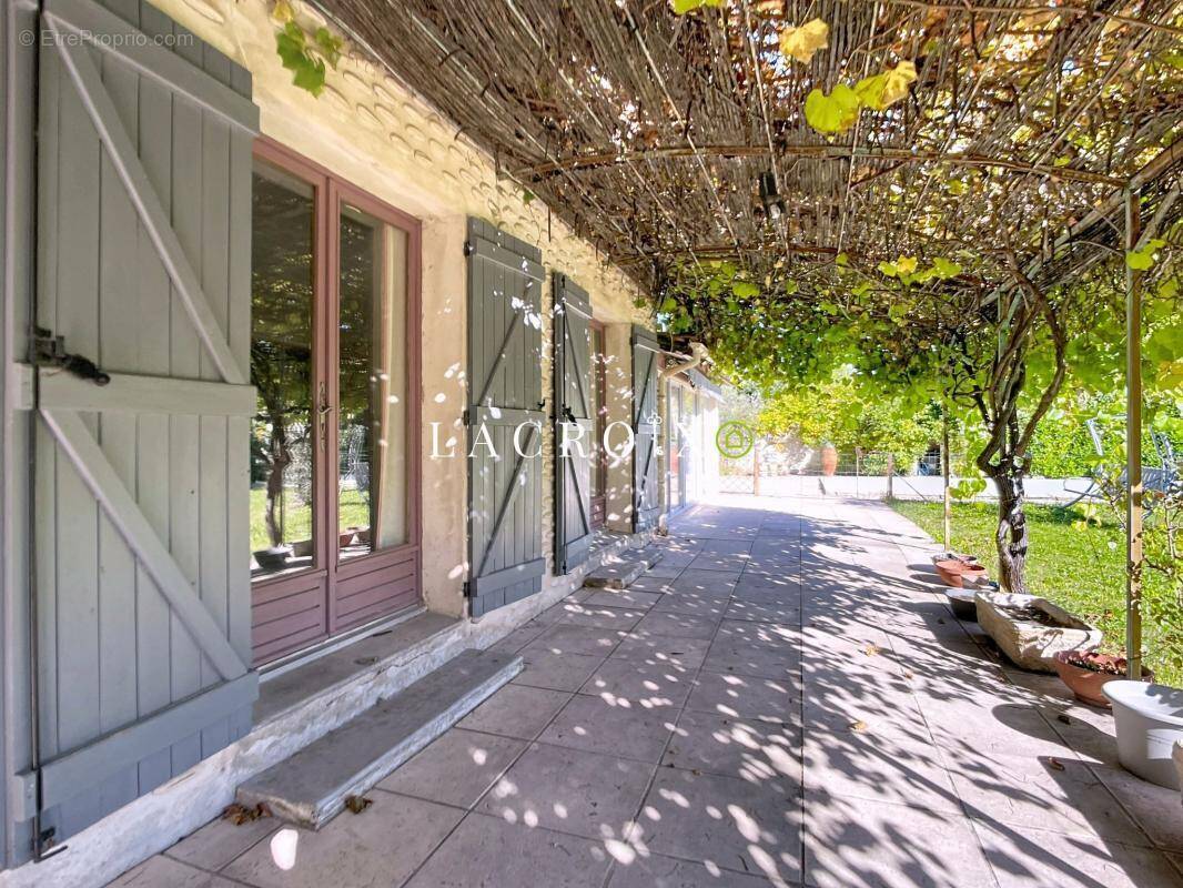 Maison à PERNES-LES-FONTAINES