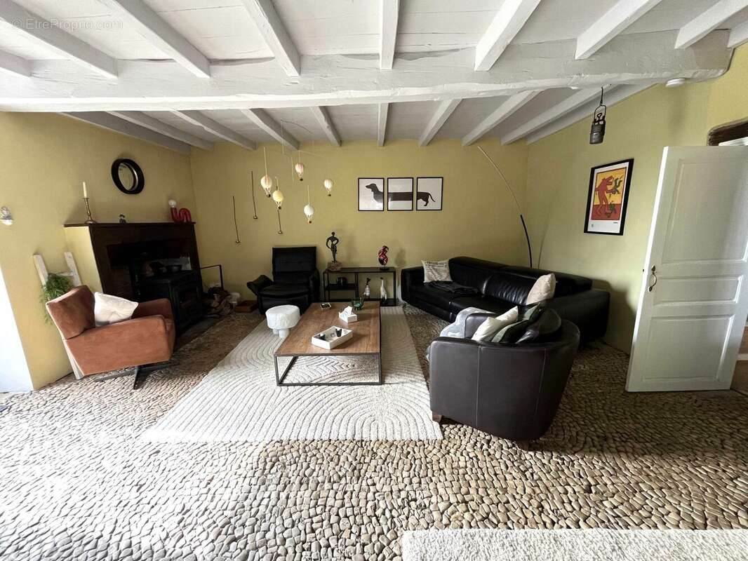 Maison à CHASSENEUIL-SUR-BONNIEURE