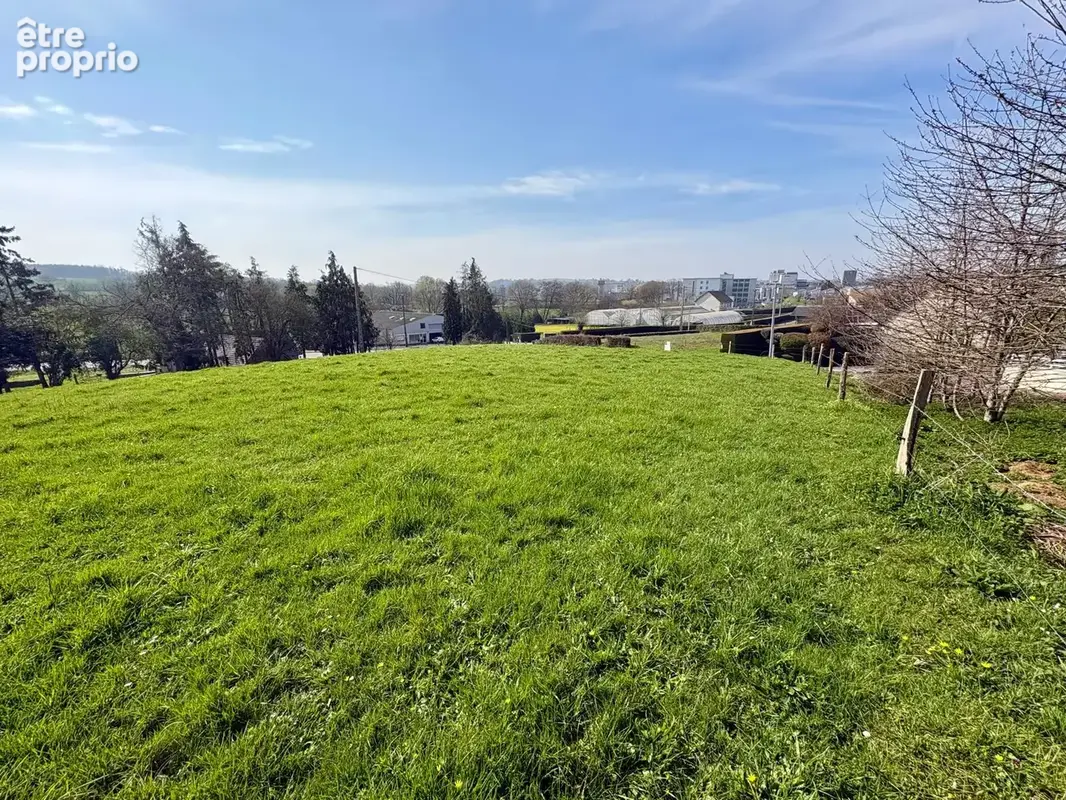 Terrain à CONDE-SUR-VIRE