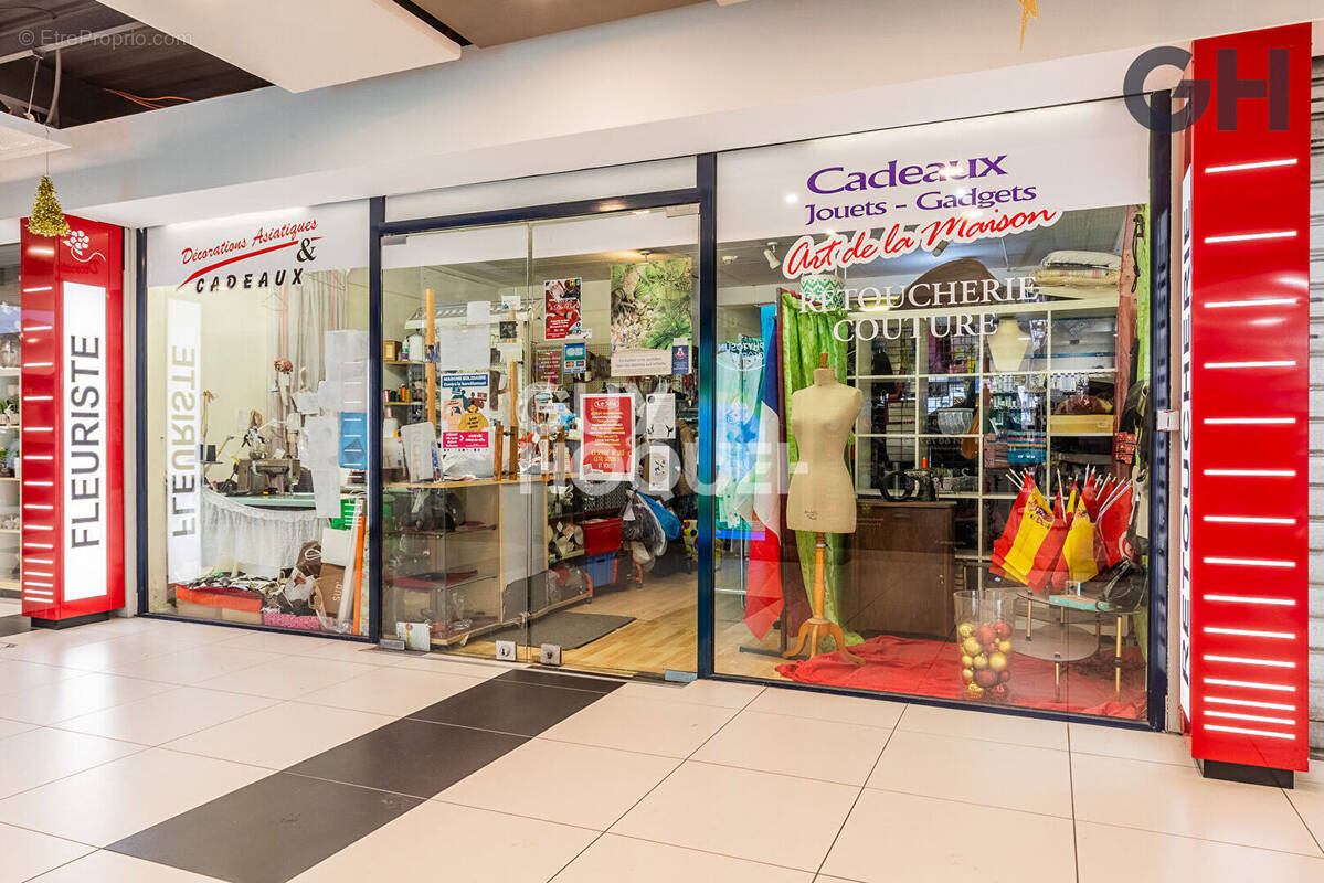 Commerce à SAINT-PIERRE-DU-PERRAY