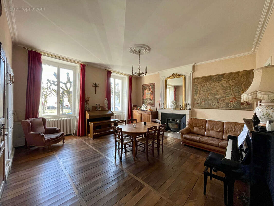 Maison à COUHE