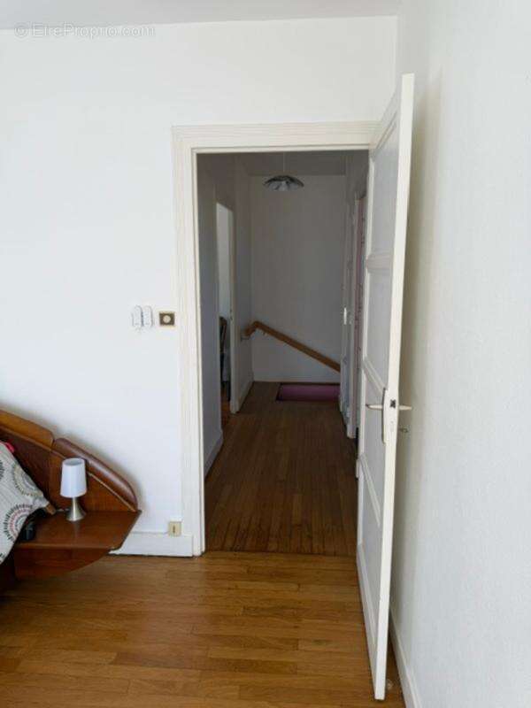 Coquette maison mitoyenne habitable sur 2 niveaux - photo 2