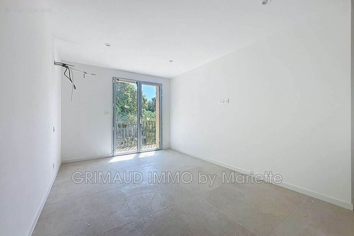 Appartement à GRIMAUD
