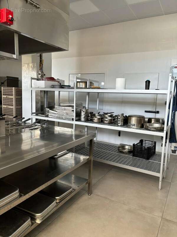 Commerce à LE MONASTERE