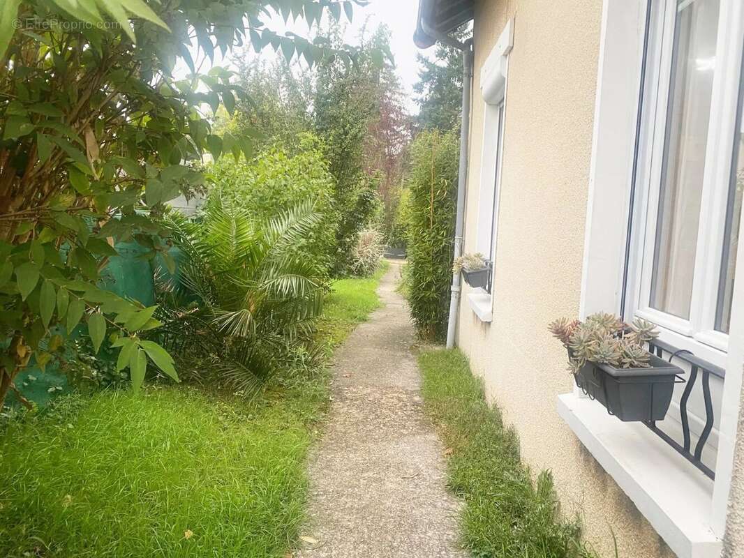 Maison à SAINT-GERMAIN-LES-ARPAJON