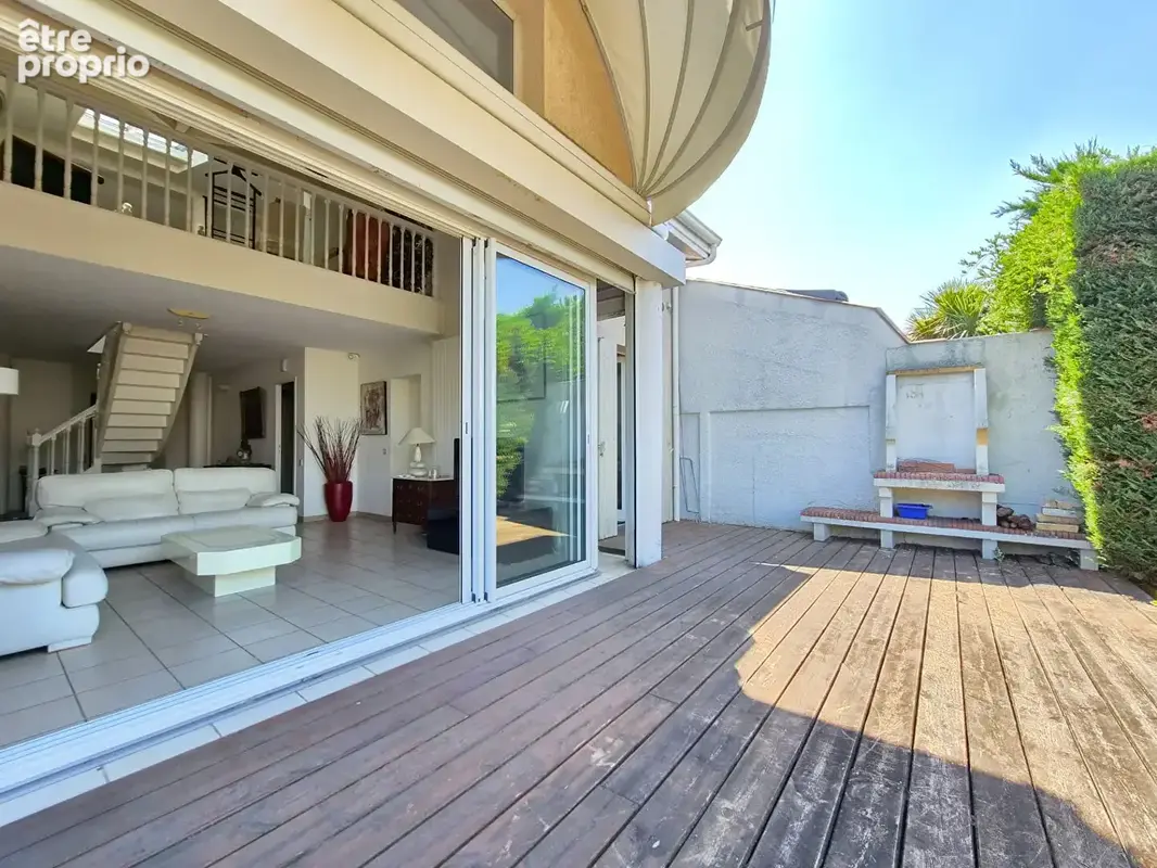 Le Bouscat - Maison 213 m² - Extérieur 175 m² - Garage double - photo 1
