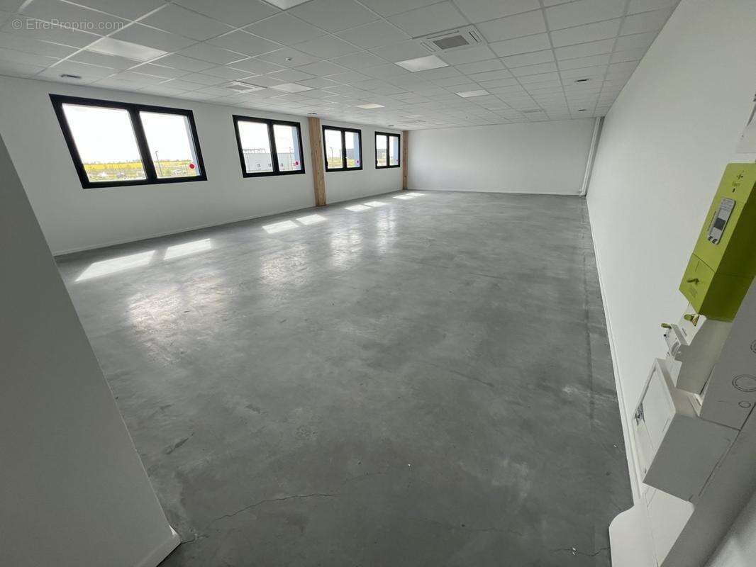 Commerce 97 m² à Douvres-La-Delivrande  - photo 2