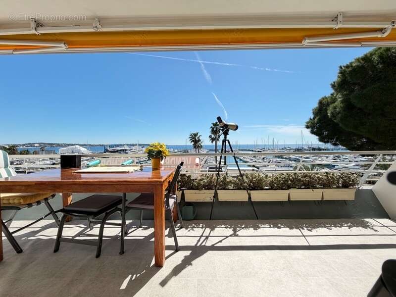 Appartement à VALLAURIS