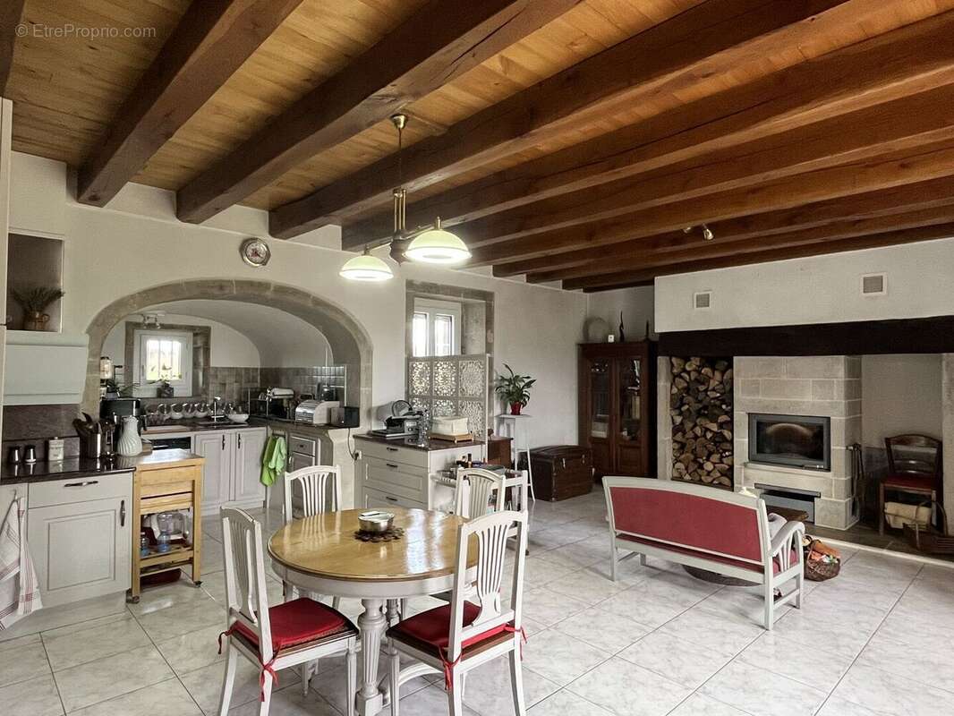 Pièce à vivre - Maison à LIVERNON