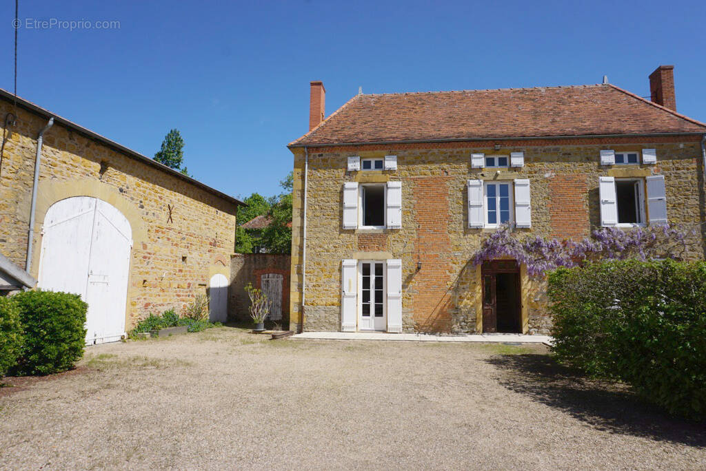Maison à PARAY-LE-MONIAL