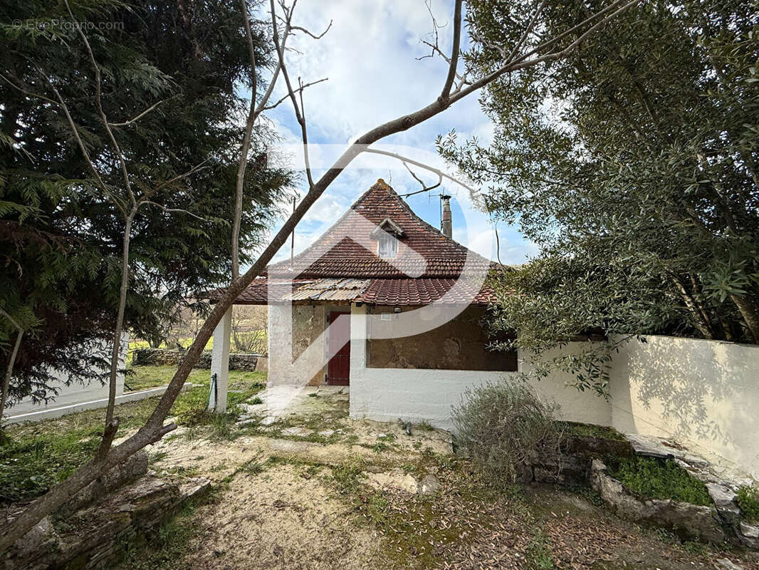 Maison à CENEVIERES