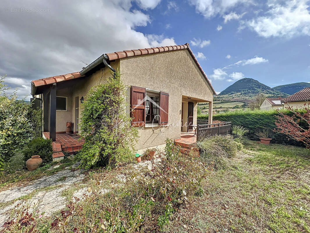 Maison à SAINT-GEORGES-DE-LUZENCON