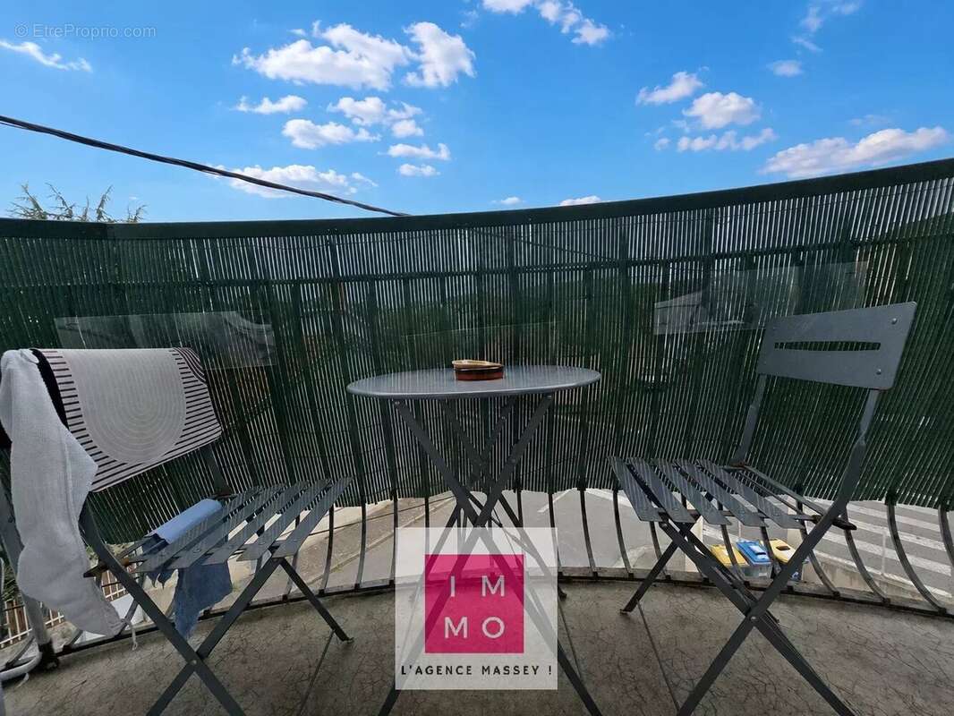 T3 lumineux de 56 m² – Balcon, grand garage, cave et parking – Secteur Jardin Massey - photo 7