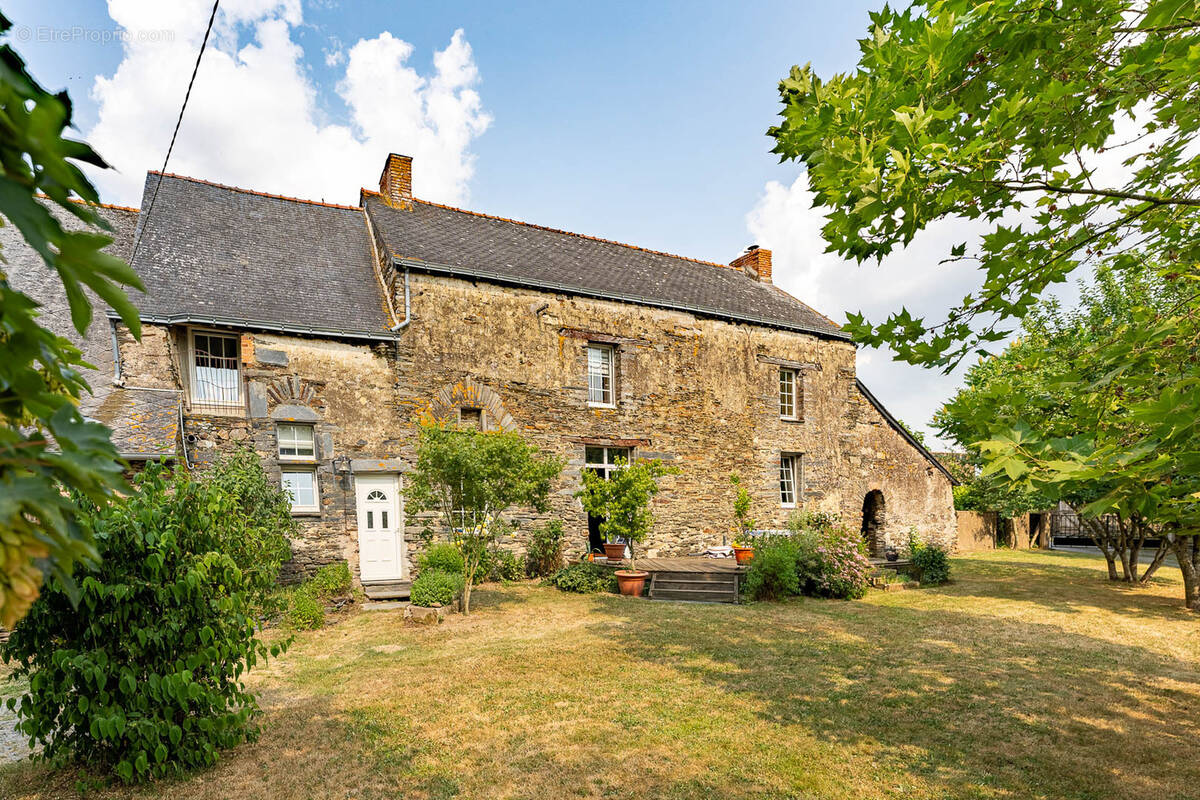 Maison à CONQUEREUIL