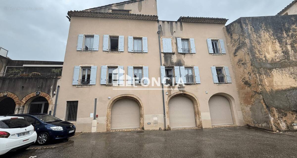Appartement à BAGNOLS-SUR-CEZE