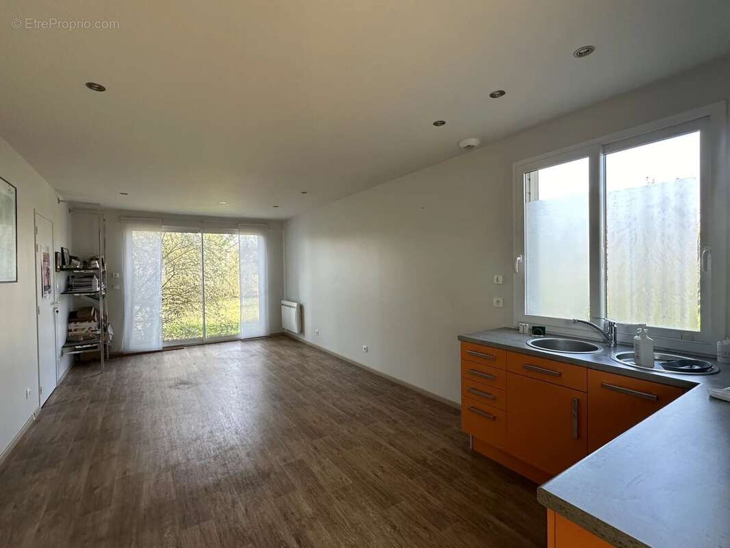 Maison à CHAMPS-SUR-YONNE