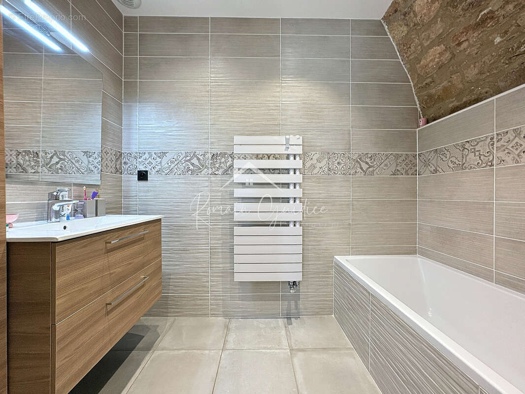 Villa de prestige type 5 de 196 m2 sur son terrain plat de 6770 m2 - photo 18