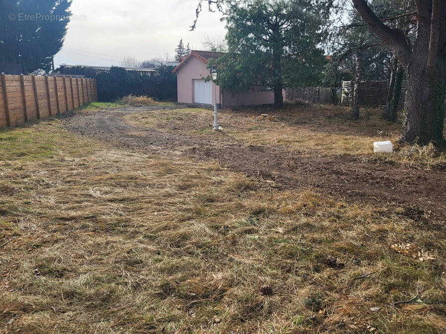 Terrain à PONT-DU-CHATEAU