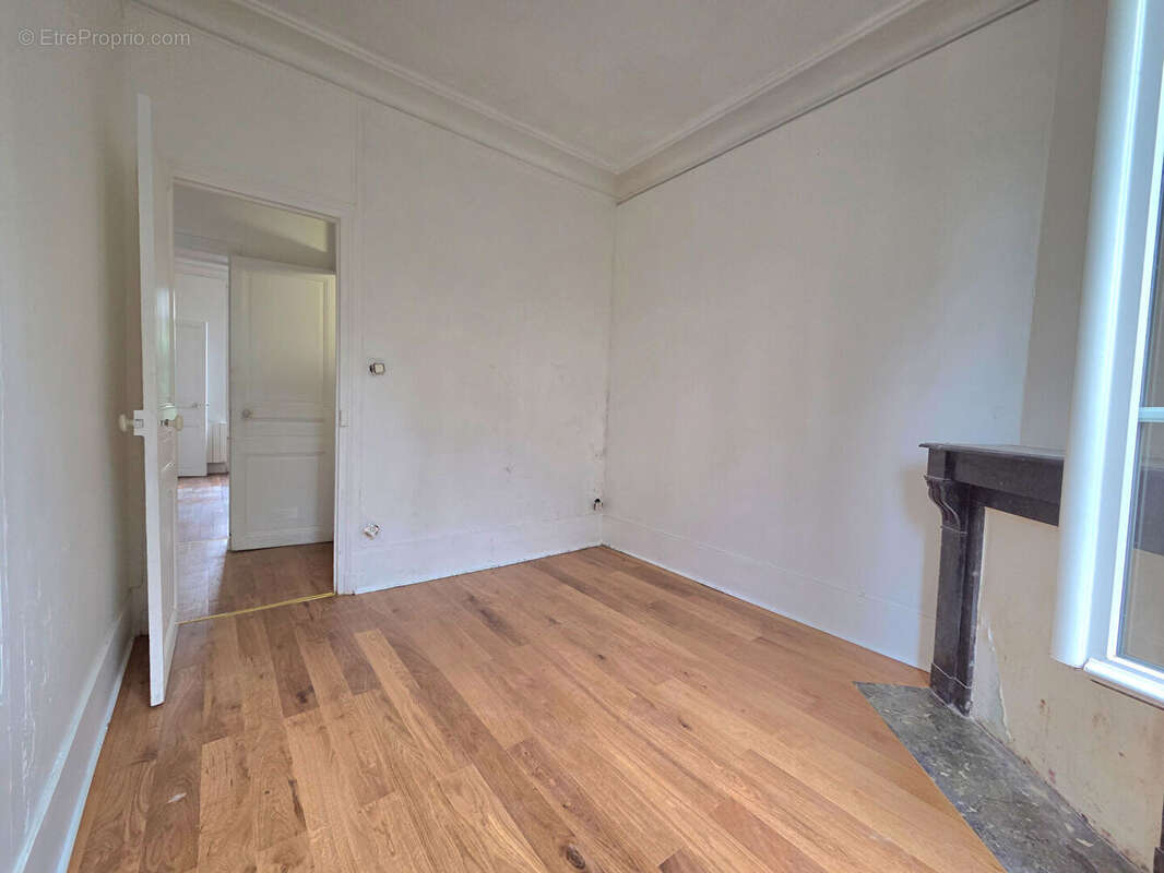 Appartement à LA GARENNE-COLOMBES