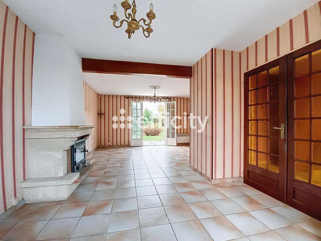 Maison à LE MESNIL-AUBRY