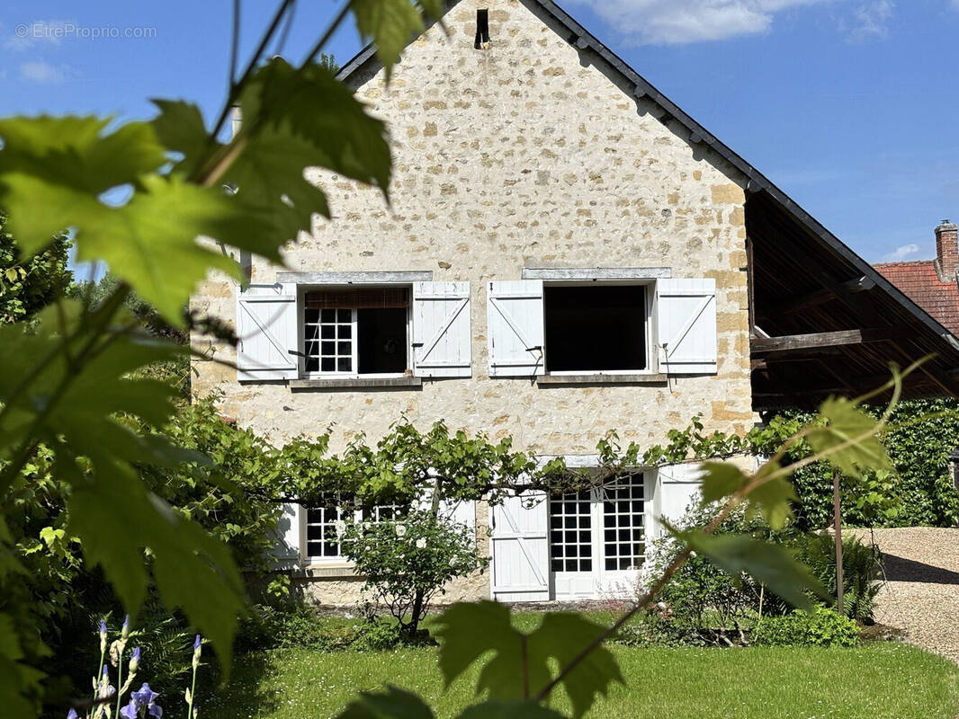 Maison 235 m² à Grisy-Les-Platres  - photo 2