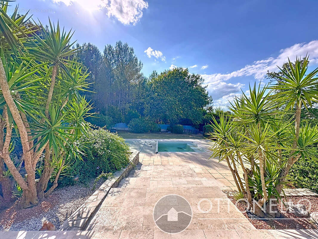 Maison à ROQUEBRUNE-SUR-ARGENS