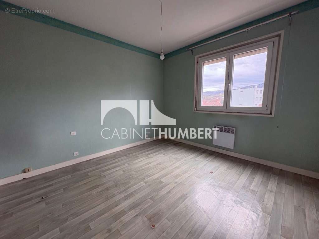 Appartement à LE CHAMBON-FEUGEROLLES