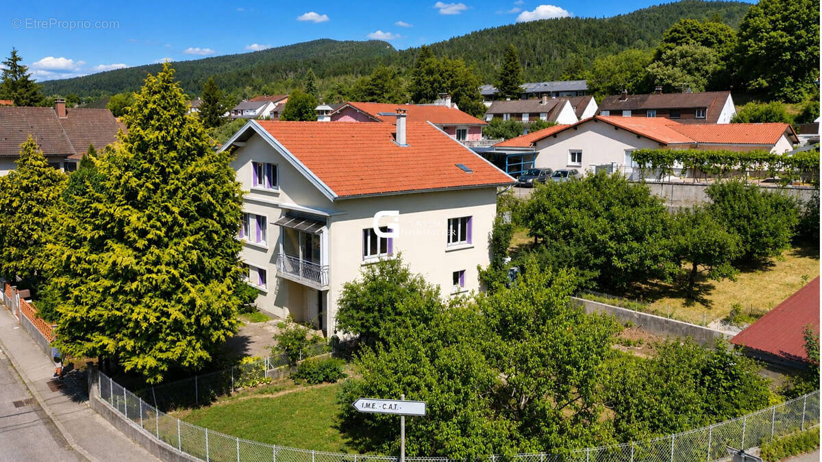 Maison 8 pièces 121 m² · à Oyonnax · 121 m² · 229 000 €