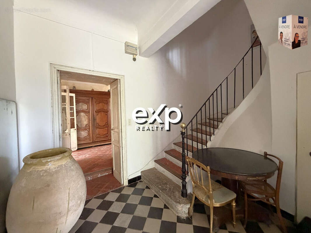 Maison à LE REVEST-LES-EAUX