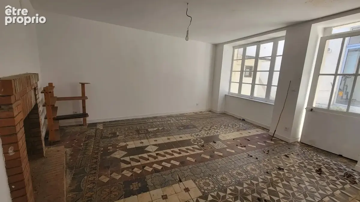 Au coeur du centre ville - grande maison de ville offrant quatre chambres, une courette, cave et dépendance - photo 16
