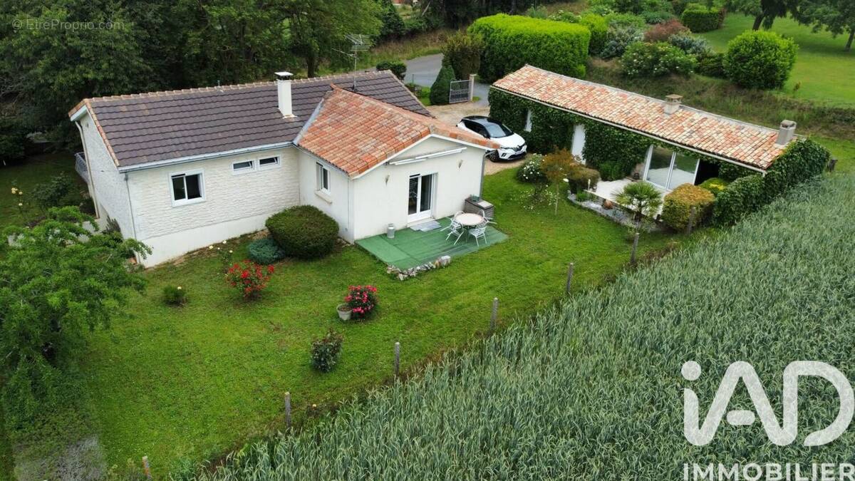 Photo 1 - Maison à FEUILLADE