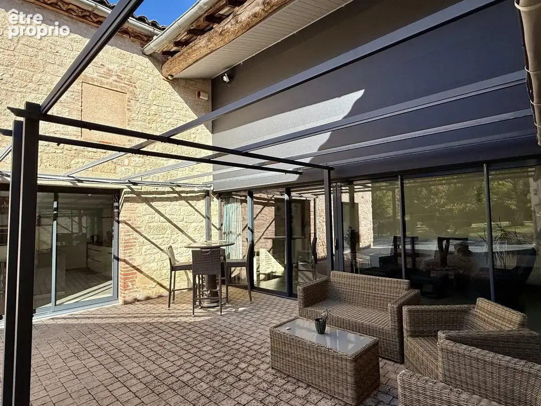 Magnifique maison en pierre entièrement rénovée, avec piscine et jardin arboré. - photo 6