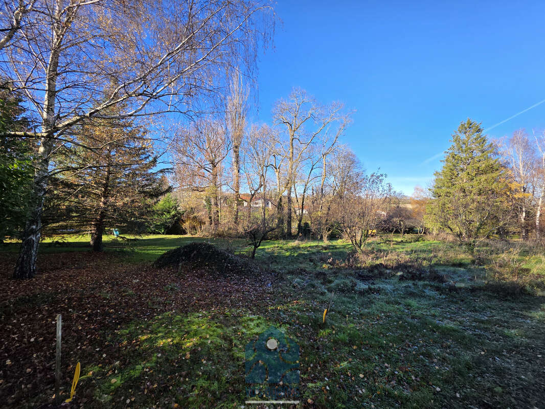 Terrain à SAINT-JULIEN-DE-COPPEL