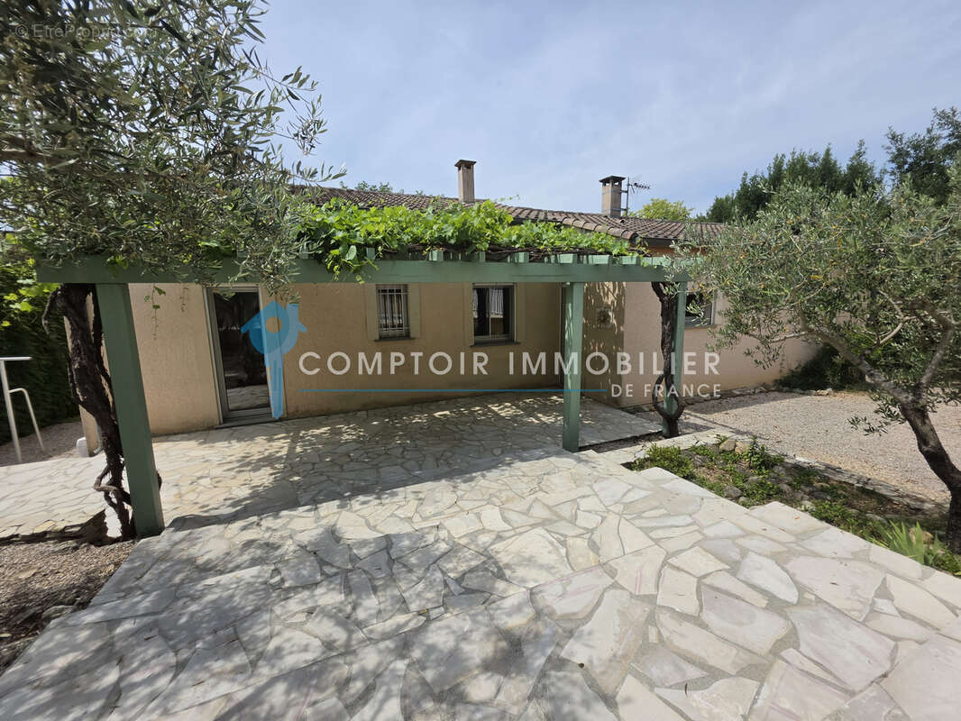 Dépt Hérault (34) -Aniane - À vendre - Villa T4/T5 avec terrasses, piscine, garage, sous-sol, parcelle de 1800 - photo 4