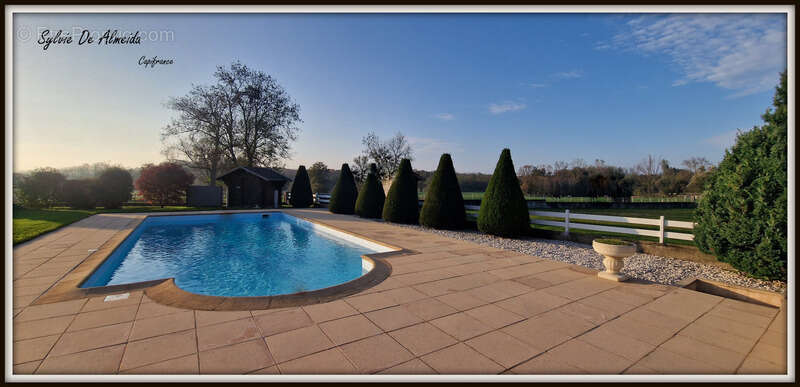 Maison à BAGE-LA-VILLE